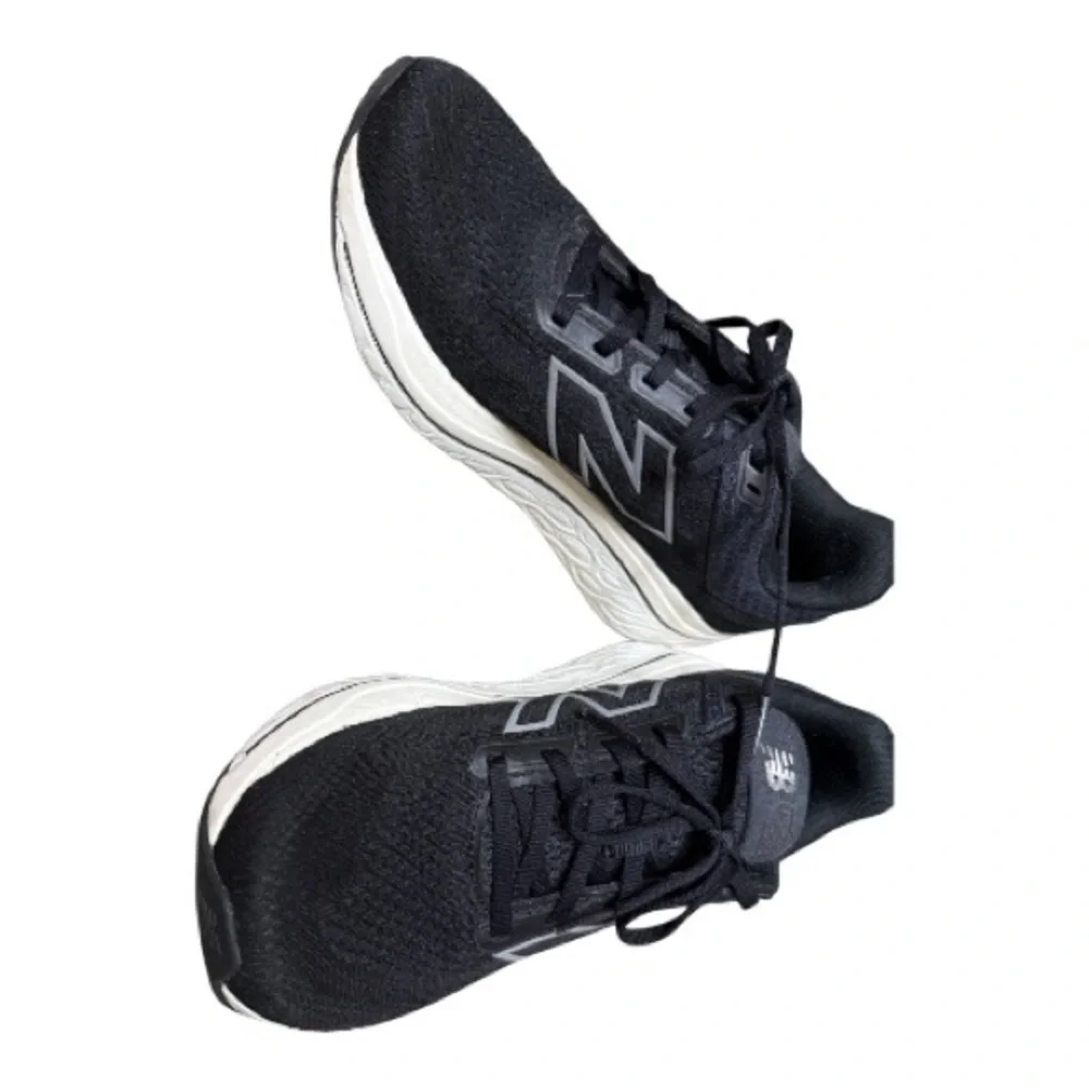New Balance Women’s Black and White Athletic Sneakers Size 9 - Picture 8 of 11